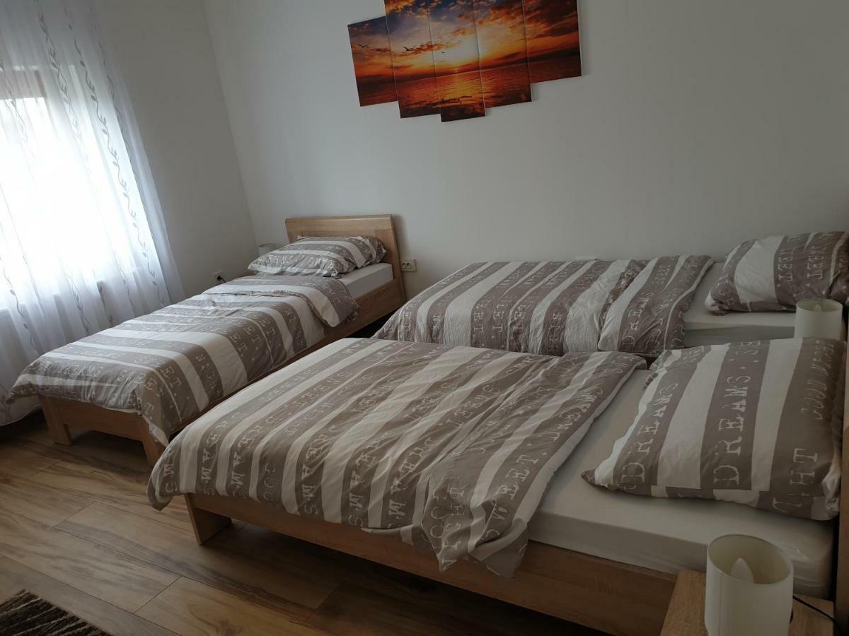 Apartman Majetić Otocac Bagian luar foto