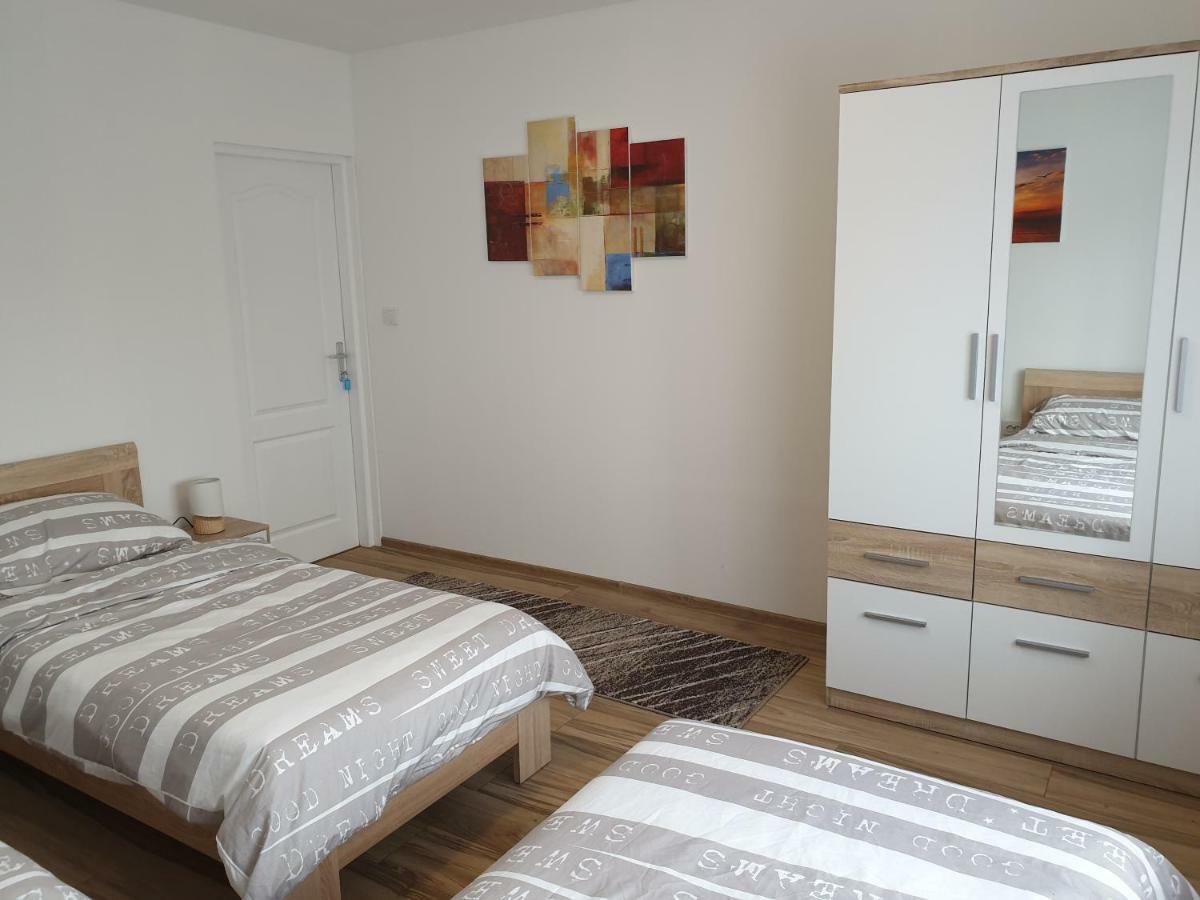 Apartman Majetić Otocac Bagian luar foto