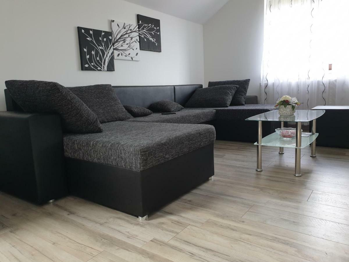 Apartman Majetić Otocac Bagian luar foto