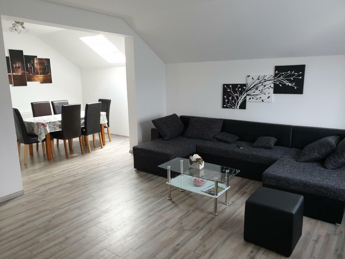 Apartman Majetić Otocac Bagian luar foto
